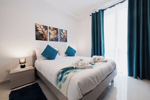 3 bedrooms, iron/ironing board, free WiFi, bed sheets - Modern 3-bedroom maisonette in a prime Malta location, perfect for families and groups. Features a bright living area, fully equipped kitchen, private BBQ courtyard, plus washing machine and dryer for comfortable short or long stays. (Il-Mellieħa)
