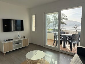 TV - Agi Residencial Roses 201 Apartamento for rent in Roses Girona. (Roses)