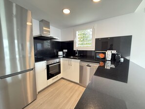 Fridge, microwave, oven, dishwasher - Agi Residencial Roses 201 Apartamento for rent in Roses Girona. (Roses)