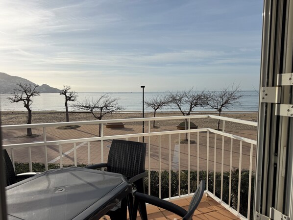 Outdoor dining - Agi Residencial Roses 201 Apartamento for rent in Roses Girona. (Roses)