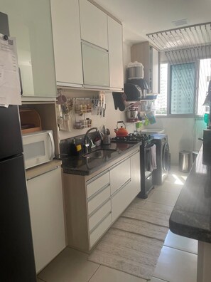 Private kitchen - Cozy little apartment close to the beach and a big supermarket. Family friendly! (Vila Velha)