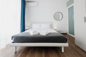 3 slaapkamers, een strijkplank/strijkijzer, gratis wifi, beddengoed