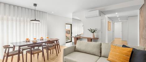 Family Apartment, 2 Bedrooms, Non Smoking | Living area