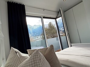 2 bedrooms, desk, iron/ironing board, travel cot - Inntal Alpin Apartments -quiet terrace with mountain views (Telfs)