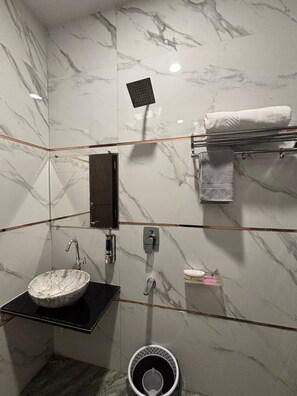 Dusche, Handtücher, Seife, Toilettenpapier