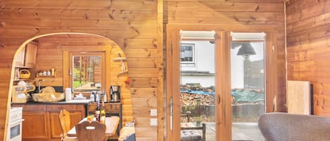 TV, fireplace, stereo