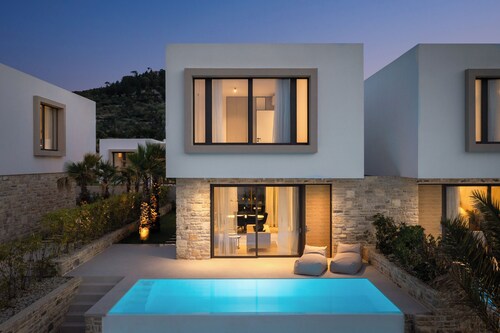 The Palms Resort Villa Beach Two with Pool