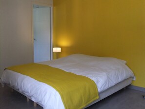 3 bedrooms, iron/ironing board, Internet