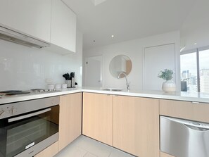 Fridge, microwave, oven, stovetop - Urban Elegance 2BR2BA Melbourne CBD Parking (MELBOURNE)