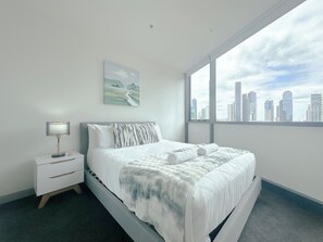 2 bedrooms, iron/ironing board, bed sheets - Urban Elegance 2BR2BA Melbourne CBD Parking (MELBOURNE)