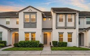 Exterior - Spacious Condo with Resort Access, Near Disney (Davenport)
