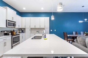 Fridge, microwave, oven, stovetop - Spacious Condo with Resort Access, Near Disney (Davenport)
