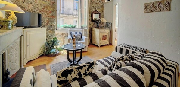 House - Atypique Appartement 2 Chambres Suquet A2b159 (Cannes)