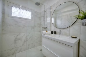 House - Studio Lumineux 200 m DES Plages A0b192 (Cannes)