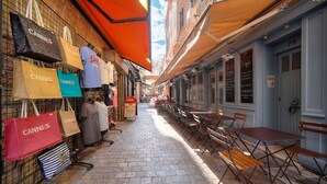 A narrow street with shops on one side and outdoor seating on the other. - Charmant 2 Pieces Centre DE Cannes A1b209 (Cannes)