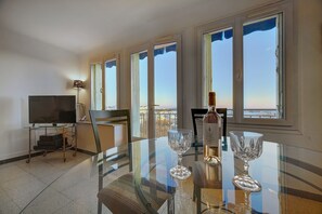 House - Deux Pieces Avec VUE MER AU Vieux Port A1b047 (Cannes)