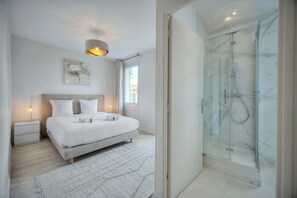 House - Elegant Duplex 5 Chambres Plages DU Midi A5b003 (Cannes)