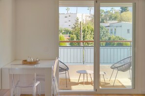 House - Studio Lumineux Refait 2025 A Neuf A0b206 (Cannes)