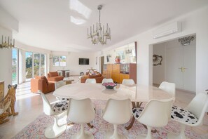 Apartment | 3 bedrooms - 4 Pieces Somptueux VUE MER ET Parking A3b132 (Cannes)