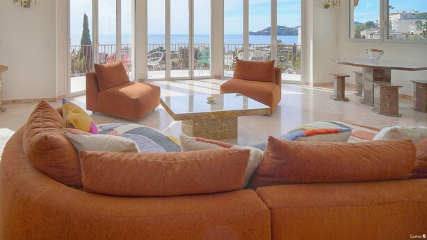 A spacious living room with a large orange sofa, a glass coffee table, and a view of the sea through large windows. - 160m2-a C-vue Mer Terrasse Parking A3b132 (Cannes)