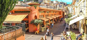 Talo | 6 makuuhuonetta