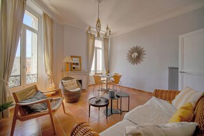 House - Lumineux 3 Pieces Dans LE Carre D OR A2b196 (Cannes)