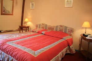 Classic-Doppel- oder -Zweibettzimmer