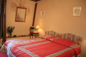 Classic-Doppel- oder -Zweibettzimmer