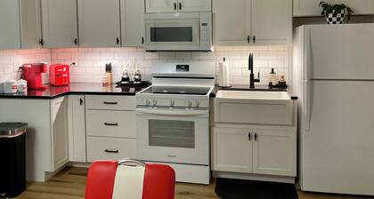 Retro Retreat in charming Waynesville / Maggie Valley