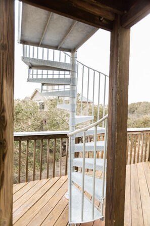 Property grounds - Outdoor Oasis - Rare smaller home, perfect for 1-2 families - 5 min to beach (Corolla)
