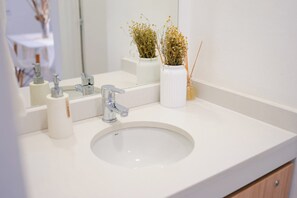 Shower, hair dryer, bidet, towels - Dept. Family ideal for couples with Pet-friendly cradle, IUPA General Roca area. (General Roca)
