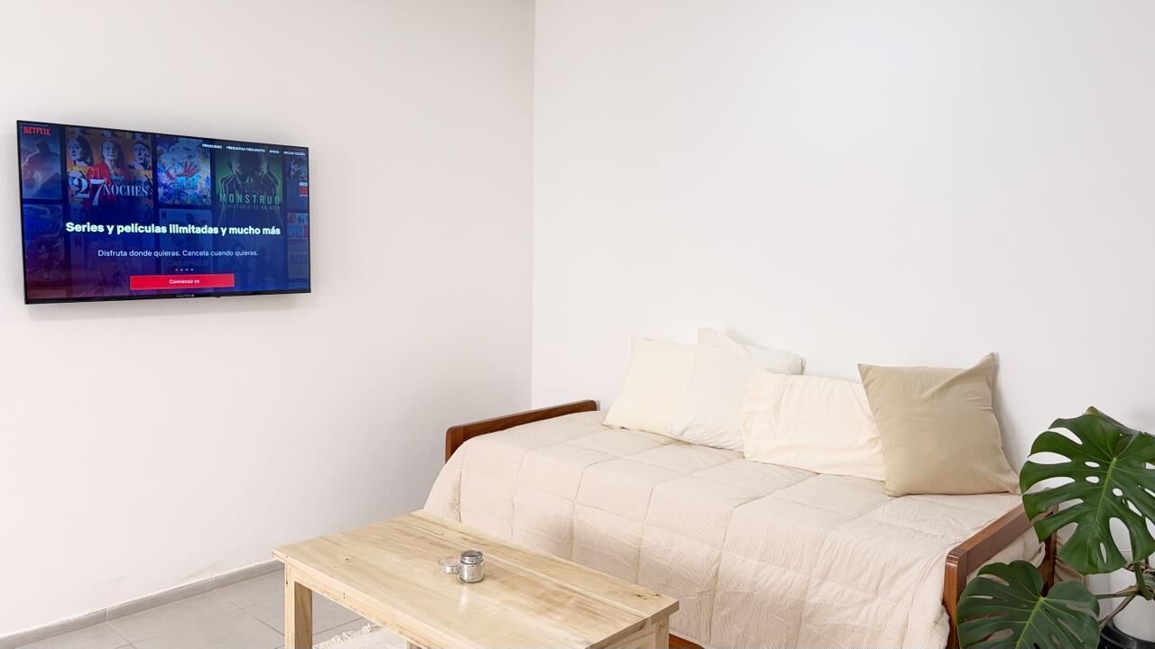 1 habitación, tabla de planchar con plancha, wifi y ropa de cama 
