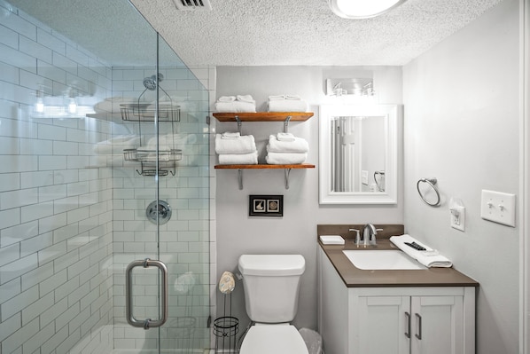 Shower - 801A Sunswept 1/1 Orange Beach * Gulf Front* Big Pool! (Orange Beach)