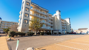 Unclassified image, 2 of 62, button - Great Downtown Location (Ocean City)