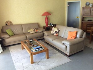 TV - Ground Floor Apartment, Sea View, Terrace - Private Parking (Le Croisic)