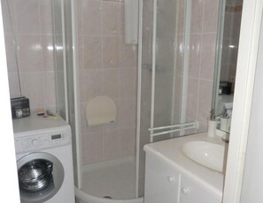 Bathroom - Ground Floor Apartment, Sea View, Terrace - Private Parking (Le Croisic)