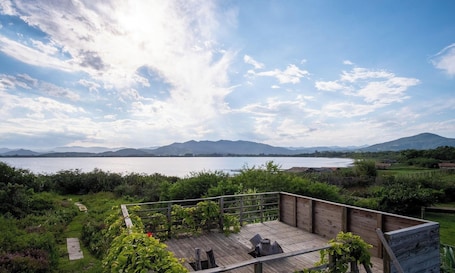 Vistas desde el alojamiento. House w/ BBQ and Lake Access Mat0021