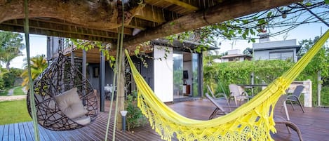 Basic Apartment | Outdoor dining