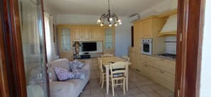 TV - Holiday Home 'Fiorita' with Wi-Fi and Air Conditioning (Budoni)