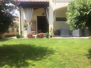 Terrace/patio - Holiday Home 'Fiorita' with Wi-Fi and Air Conditioning (Budoni)
