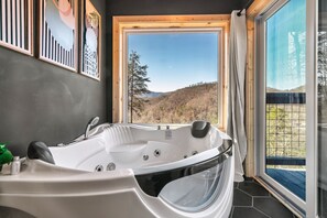 Interior - Romantic Smokies Retreat! Theatre•Style•Mtn Views (Pigeon Forge)