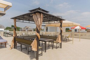 Outdoor dining - Ocean Villa Luxury 9-BR Beachfront in Diani - Kenya (Kwale County)