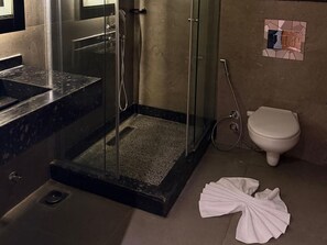 Luokittelematon kuva, 5 kautta 5, painike