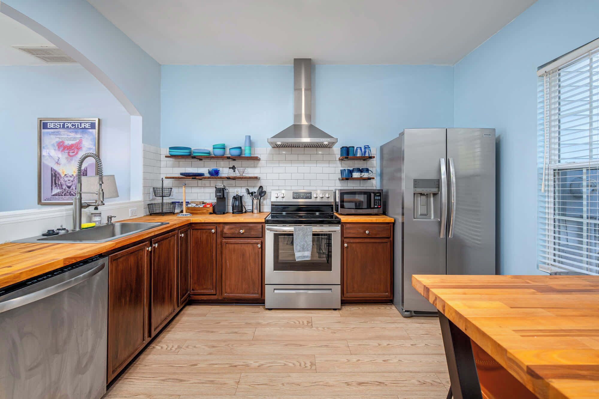 Geladeira, micro-ondas, fogão, cooktop