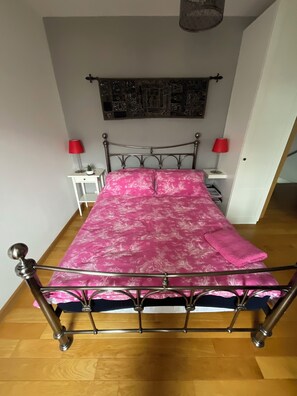 Unclassified image, 4 of 6, button