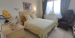 2 bedrooms, iron/ironing board, Internet, bed sheets - HAUT DE VILLA RENTAL (Six-Fours-les-Plages)