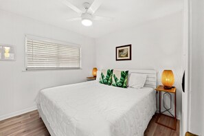 2 bedrooms, iron/ironing board, free WiFi, bed sheets - Top of Duplex! Summer Dates Available! Book Now! (Panama City Beach)