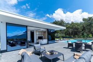 Outdoor dining - Luxury Matos Estate with heated pool (Zadar)