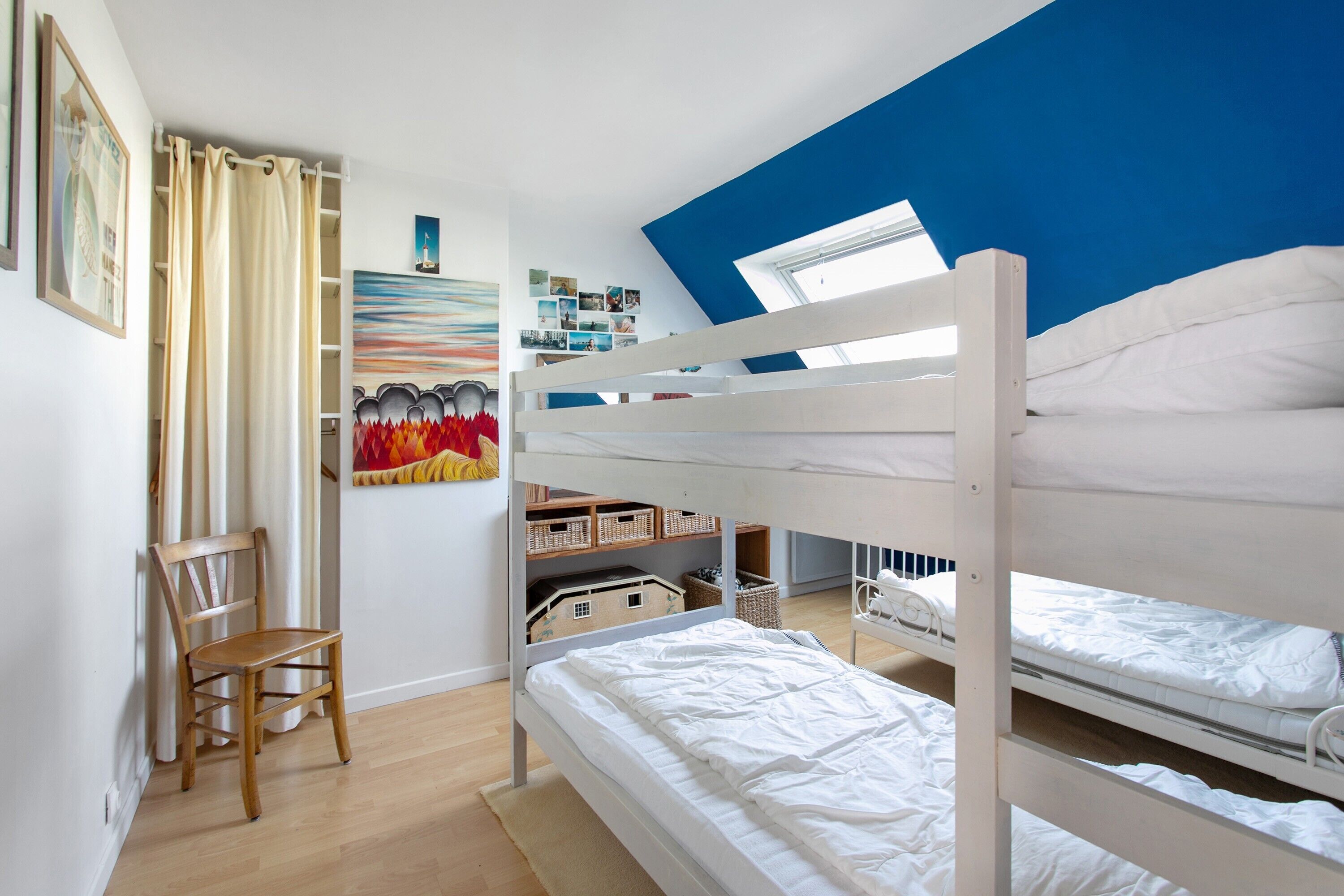 3 bedrooms, iron/ironing board, WiFi, bed sheets