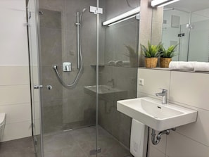 Apartment, Balkon | Badezimmer